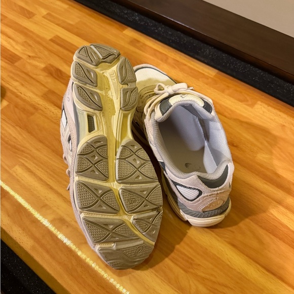 ASICS - Picture 3 of 3